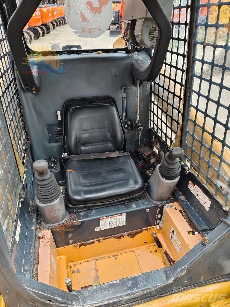 CAT 226c Mini Pale Gommate