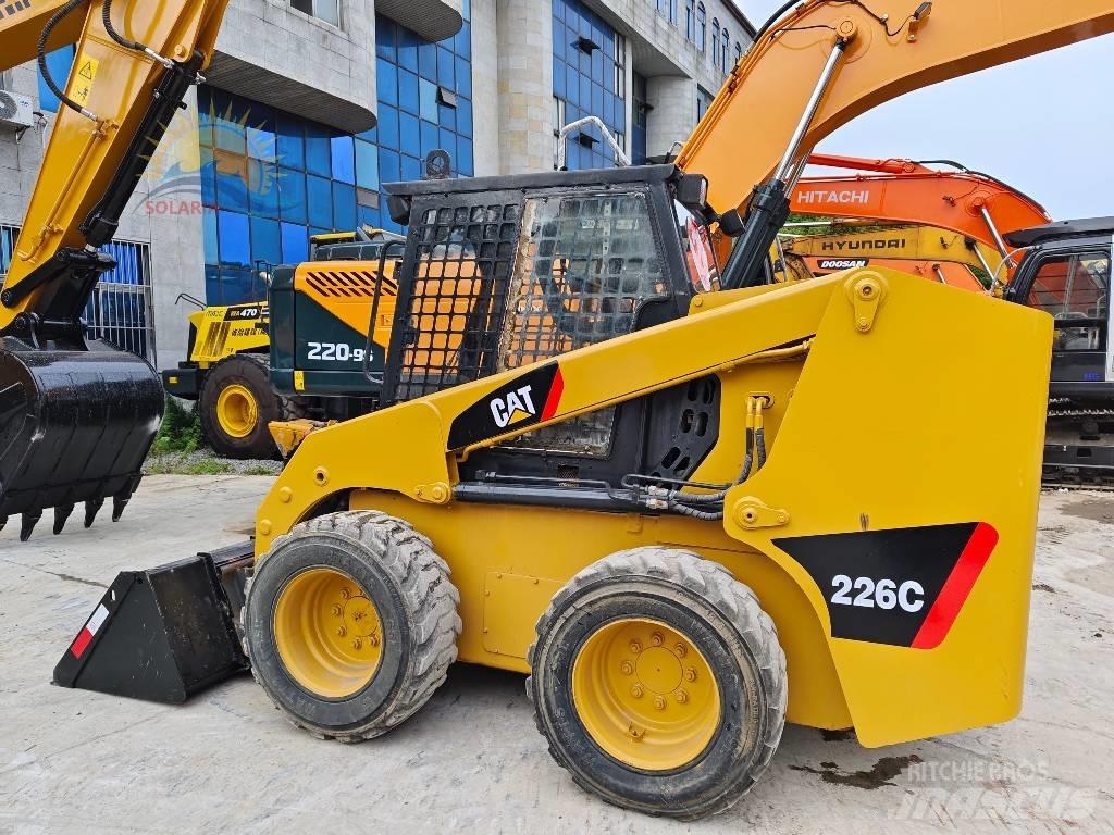 CAT 226c Mini Pale Gommate