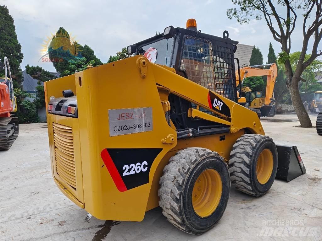 CAT 226c Mini Pale Gommate