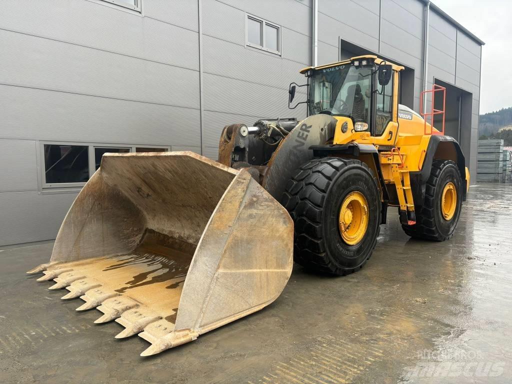 Volvo L250H Pale gommate