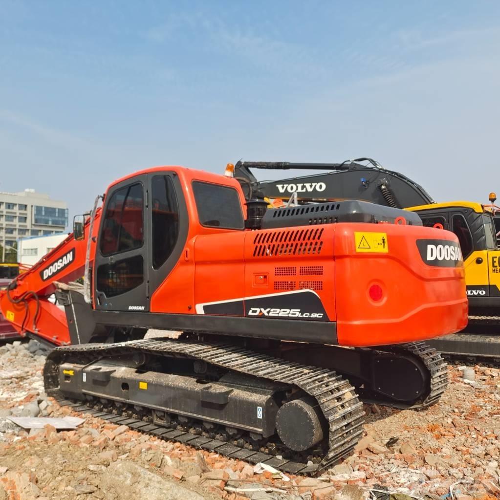 Doosan DX225LC-9C Escavatori cingolati