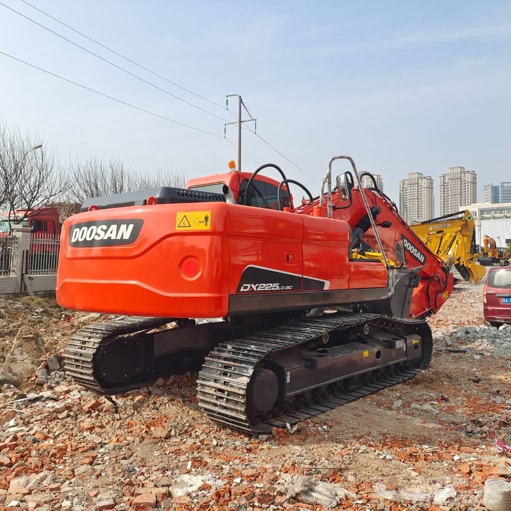 Doosan DX225LC-9C Escavatori cingolati