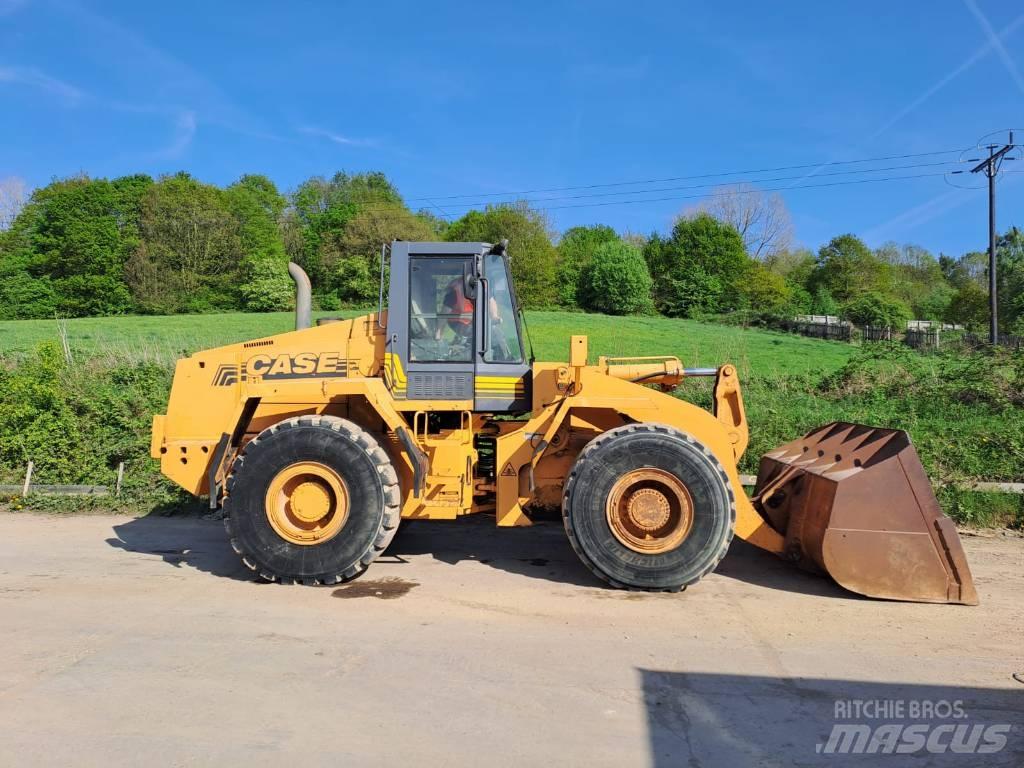 CASE 821 B Pale gommate