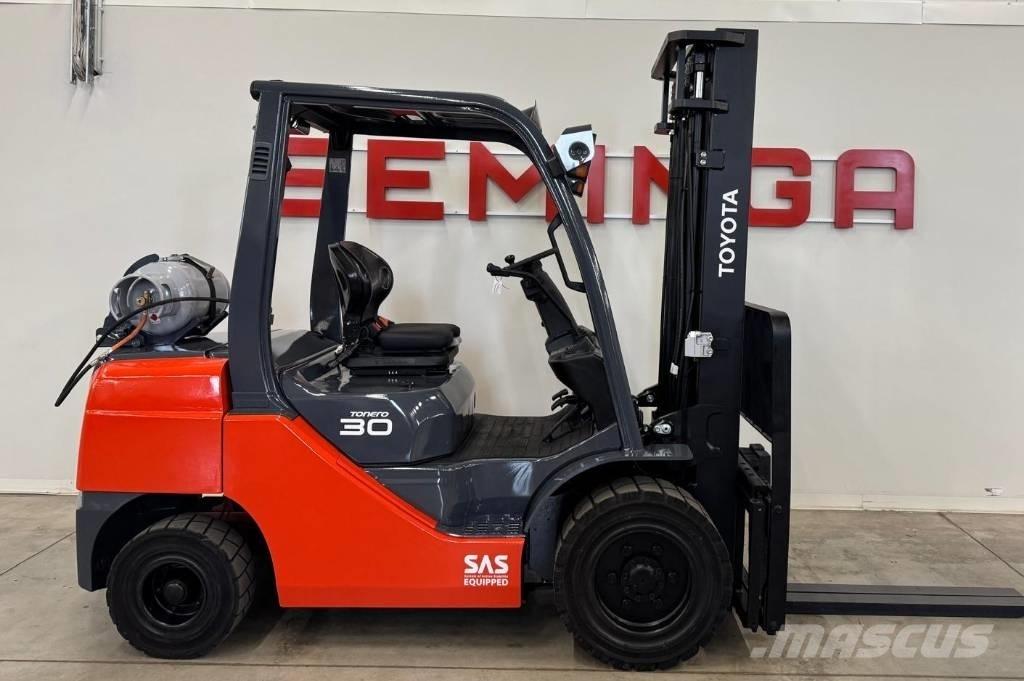 Toyota 10851 - 8FGF30 Carrelli elevatori GPL