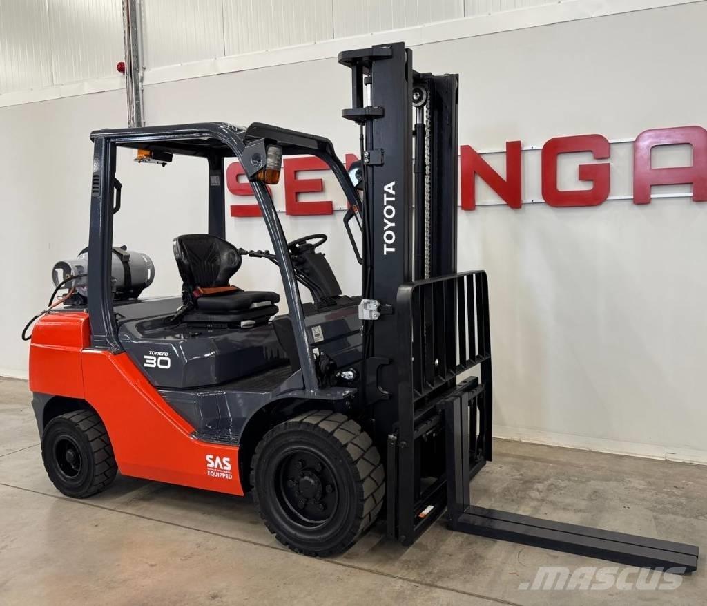 Toyota 10851 - 8FGF30 Carrelli elevatori GPL