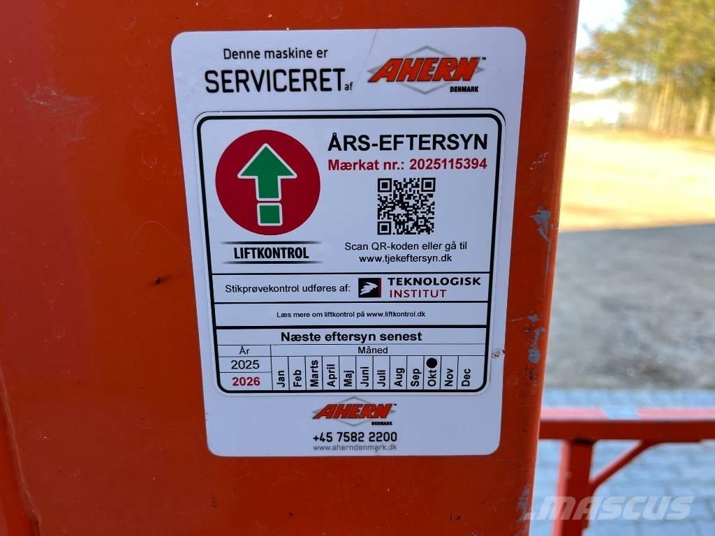 JLG 1230 ES Sollevatori verticali
