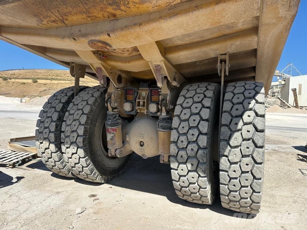 CAT 769D Dumper a telaio rigido