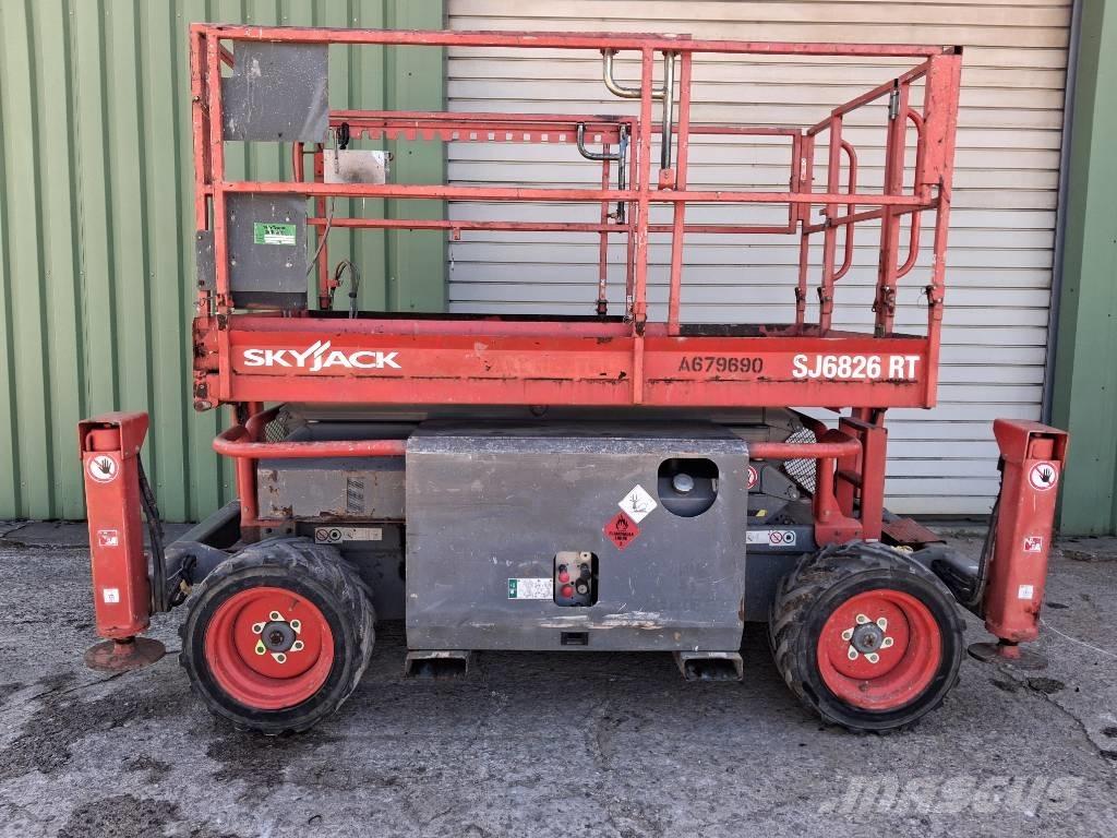 SkyJack SJ 6826 RT Piattaforme a pantografo