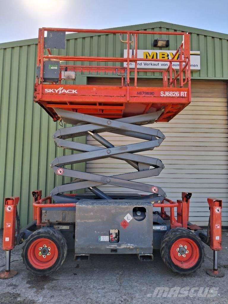 SkyJack SJ 6826 RT Piattaforme a pantografo