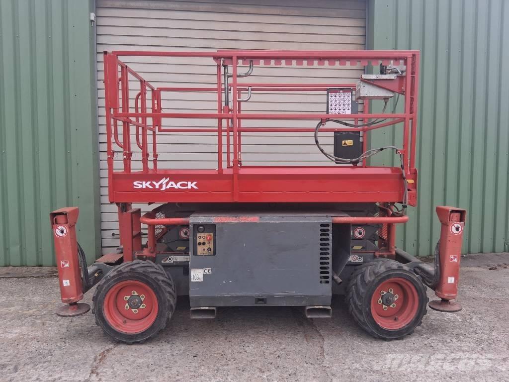 SkyJack SJ 6826 RT Piattaforme a pantografo