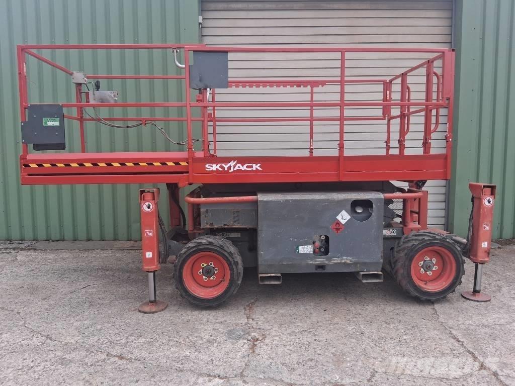 SkyJack SJ 6826 RT Piattaforme a pantografo