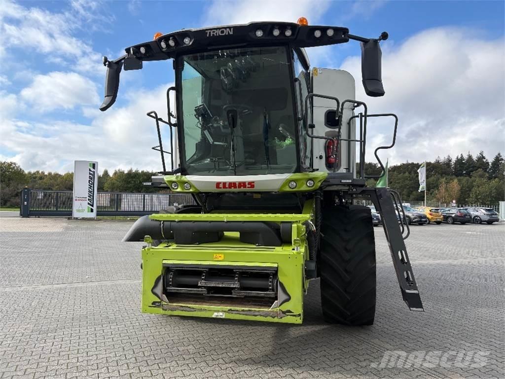 CLAAS TRION 520 Mietitrebbiatrici