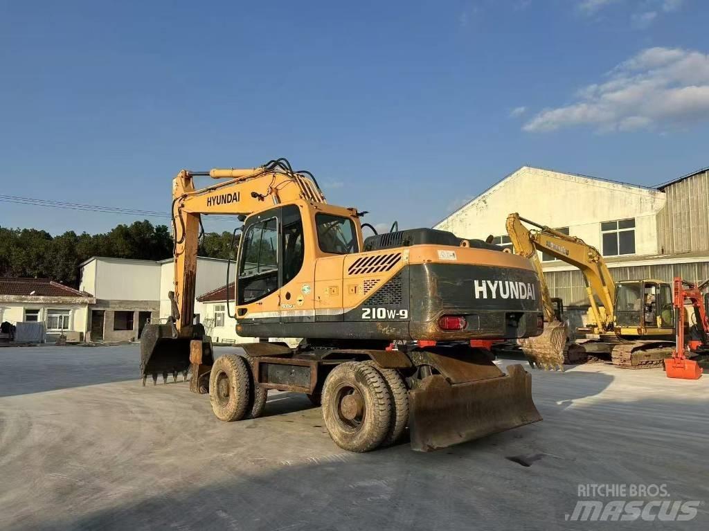 Hyundai 210W-9 Escavatori gommati
