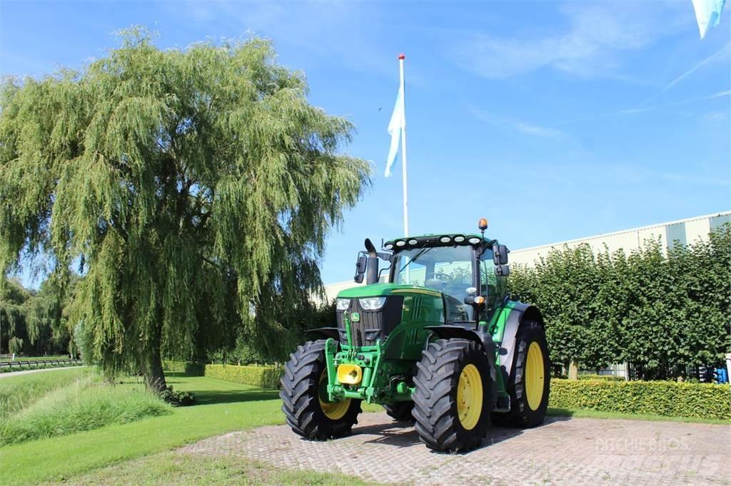 John Deere 6215R Trattori