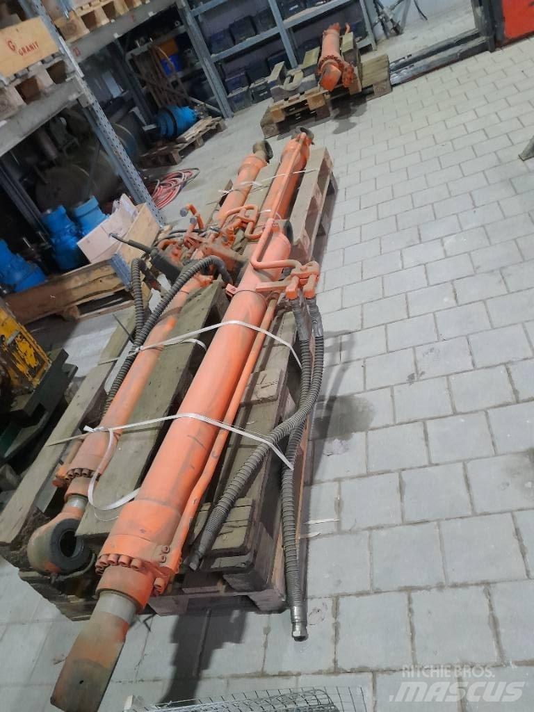 Hitachi ZX 210 Escavatori cingolati