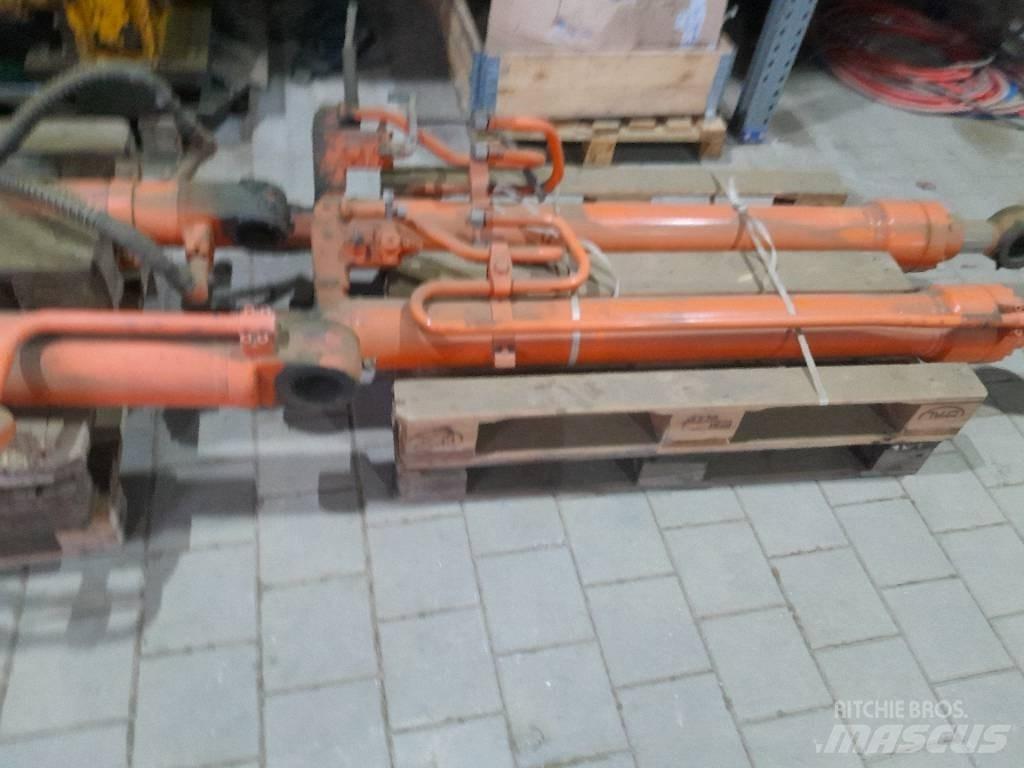 Hitachi ZX 210 Escavatori cingolati