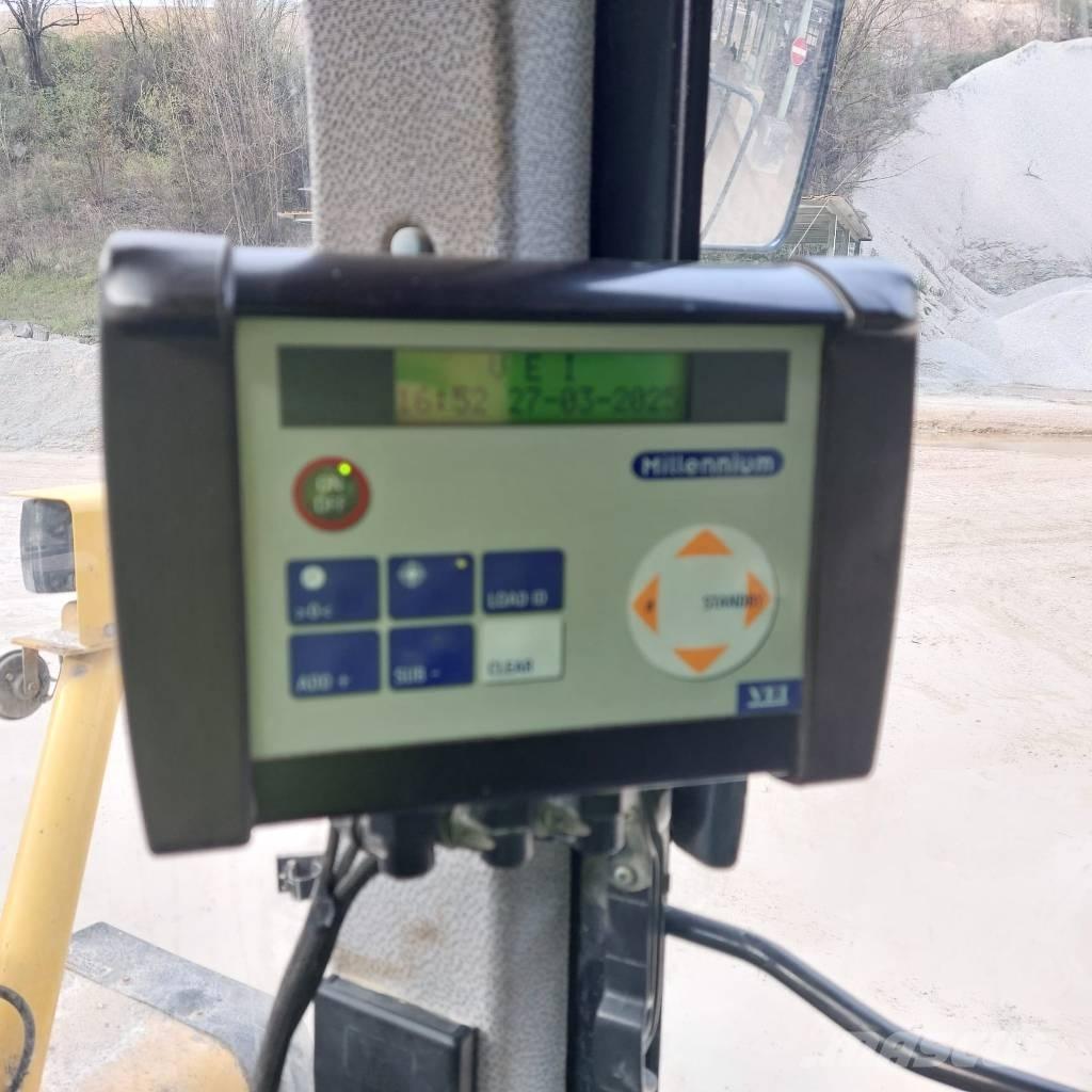 Komatsu WA 600-3 Pale gommate