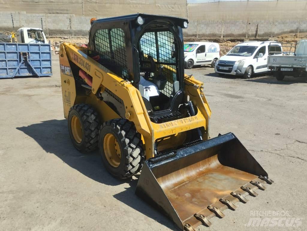 CAT 226 D Mini Pale Gommate