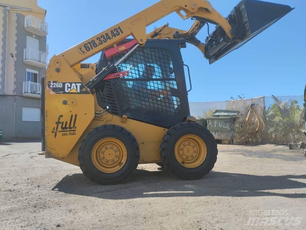 CAT 226 D Mini Pale Gommate