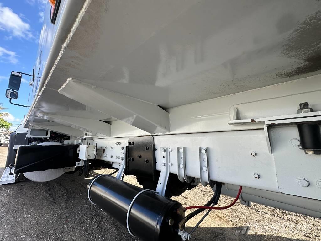 Freightliner 114 SD Camion dei rifiuti