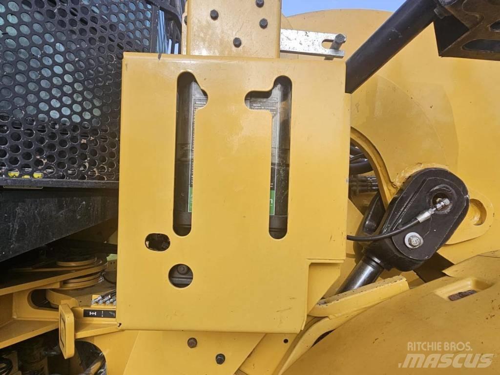CAT 924K Pale gommate