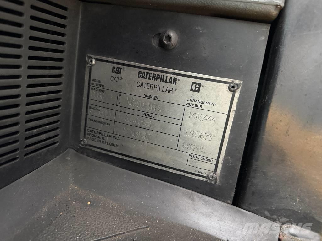 CAT 938G Pale gommate