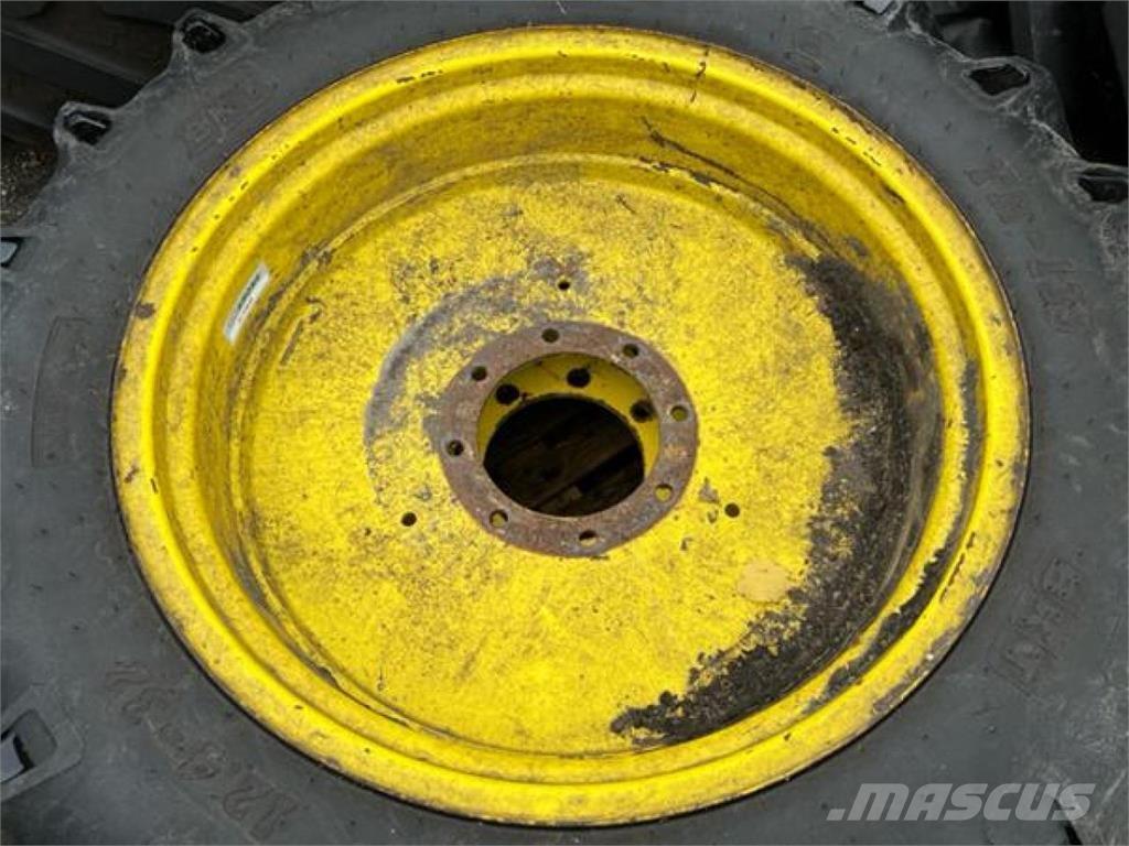 BKT 12.4-32 Pneumatici, ruote e cerchioni