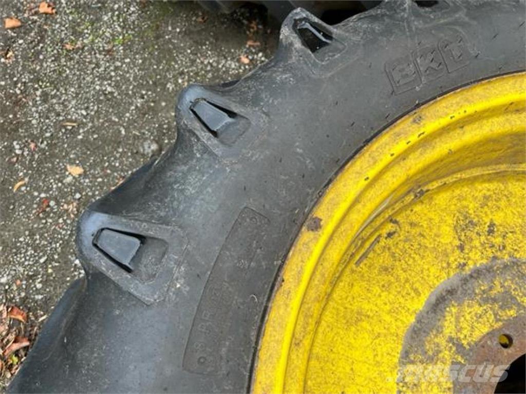 BKT 12.4-32 Pneumatici, ruote e cerchioni