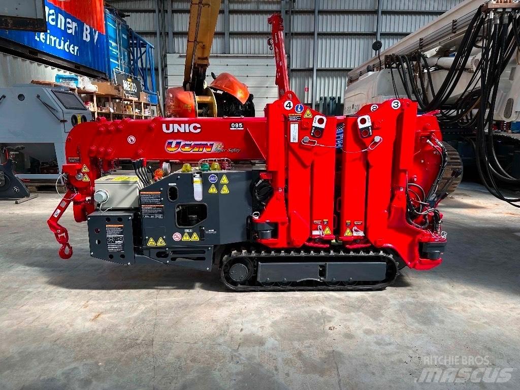 Unic URW 095 Gru per tutti i terreni