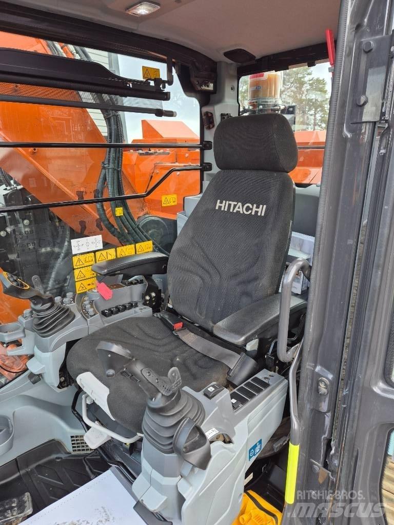 Hitachi ZX 135 US -7 Escavatori cingolati