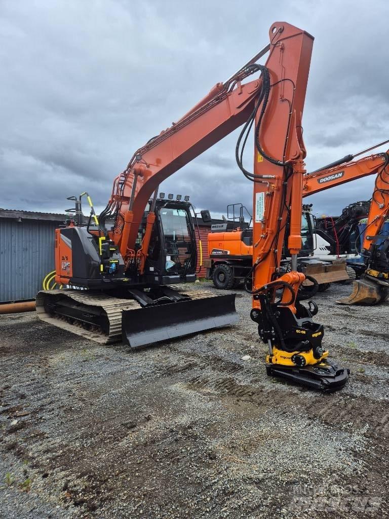 Hitachi ZX 135 US -7 Escavatori cingolati