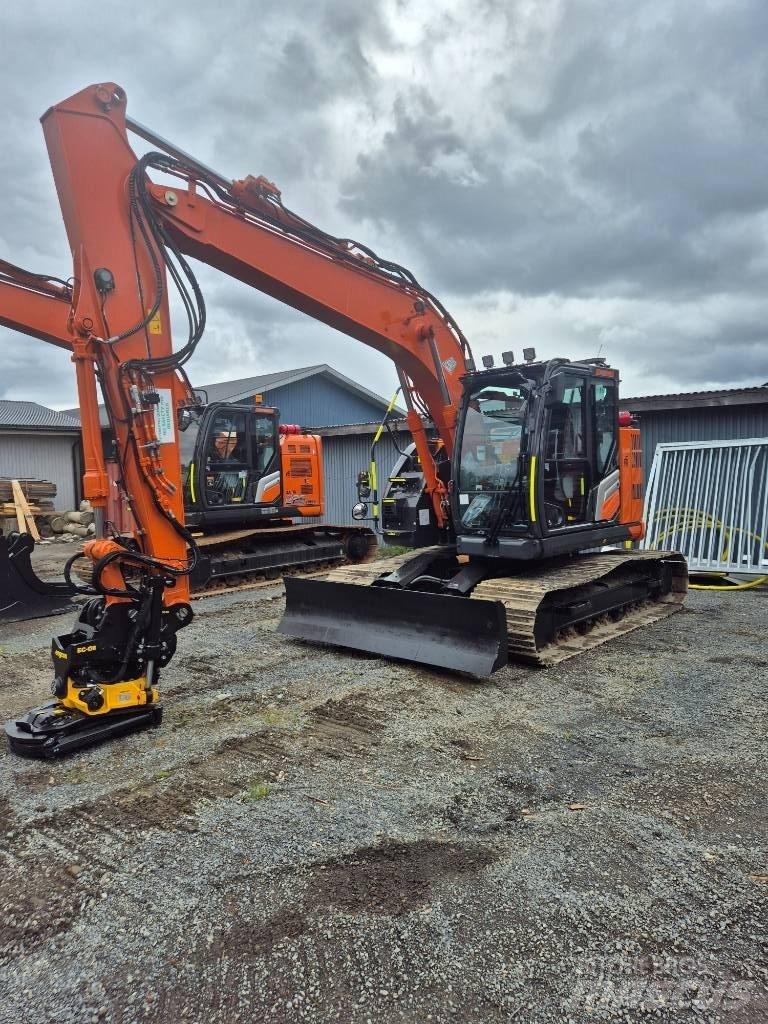 Hitachi ZX 135 US -7 Escavatori cingolati