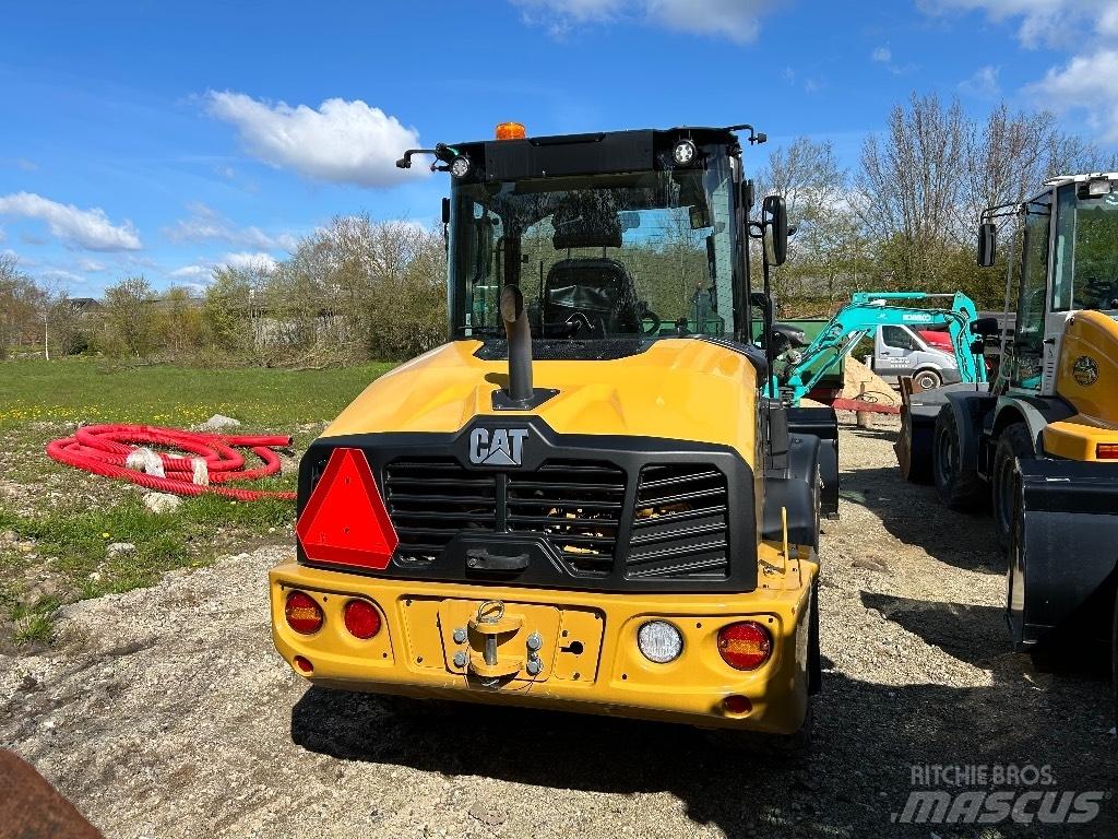 CAT 906 Pale gommate