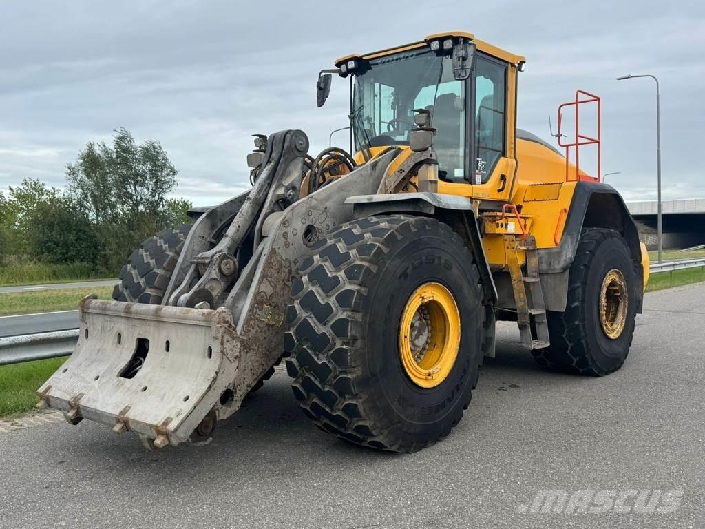 Volvo L220H Pale gommate