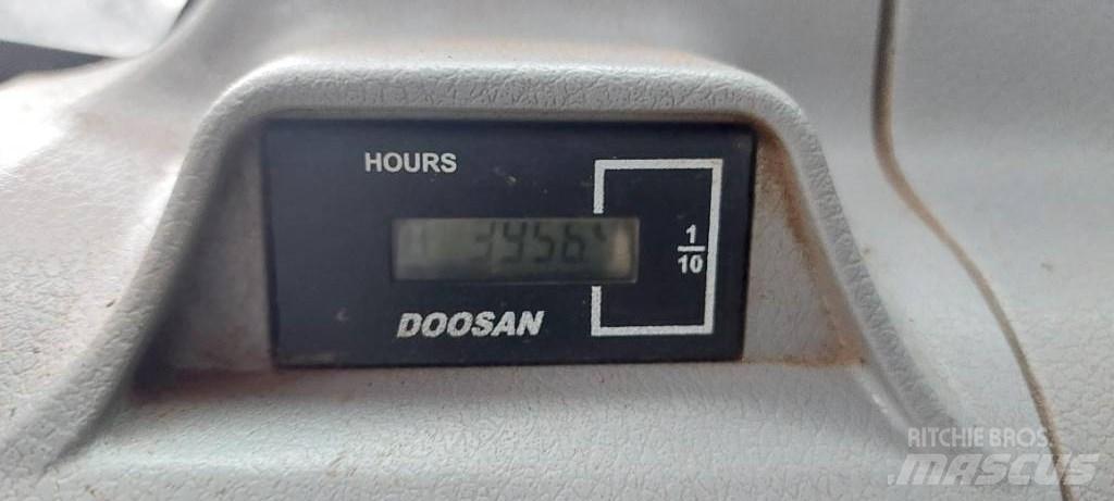 Doosan DX225LC-5 Escavatori cingolati