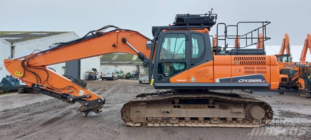 Doosan DX225LC-5 Escavatori cingolati