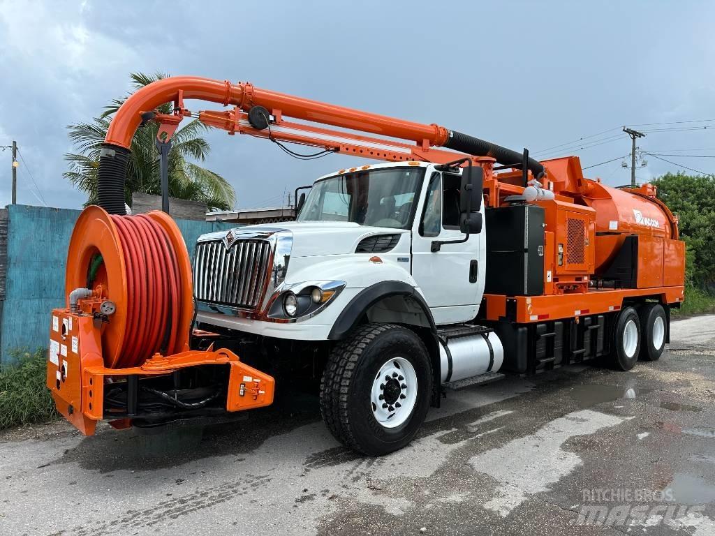 International 7400 Camion autospurgo