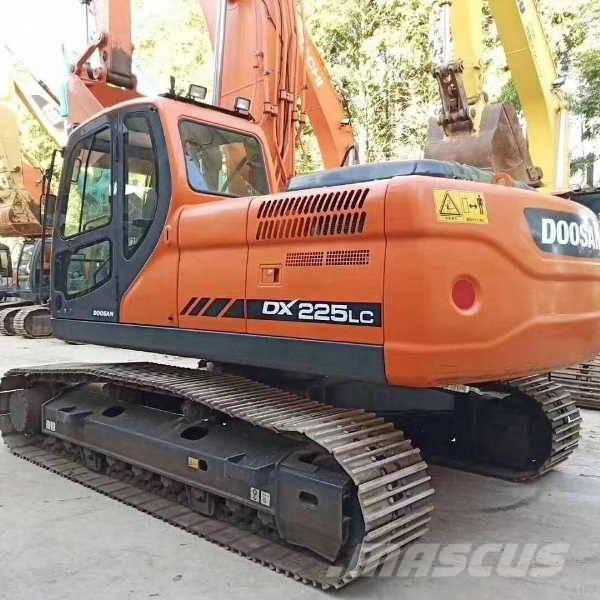 Doosan dx225 Escavatori cingolati