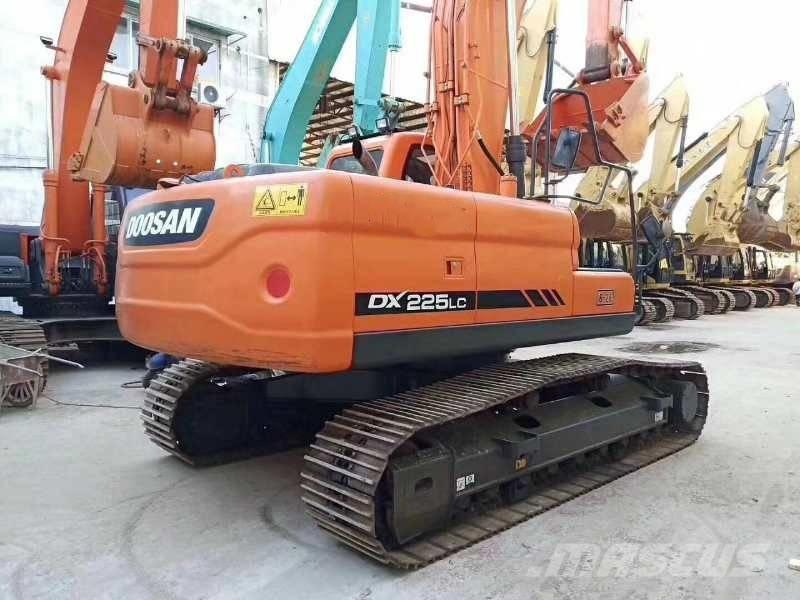 Doosan dx225 Escavatori cingolati