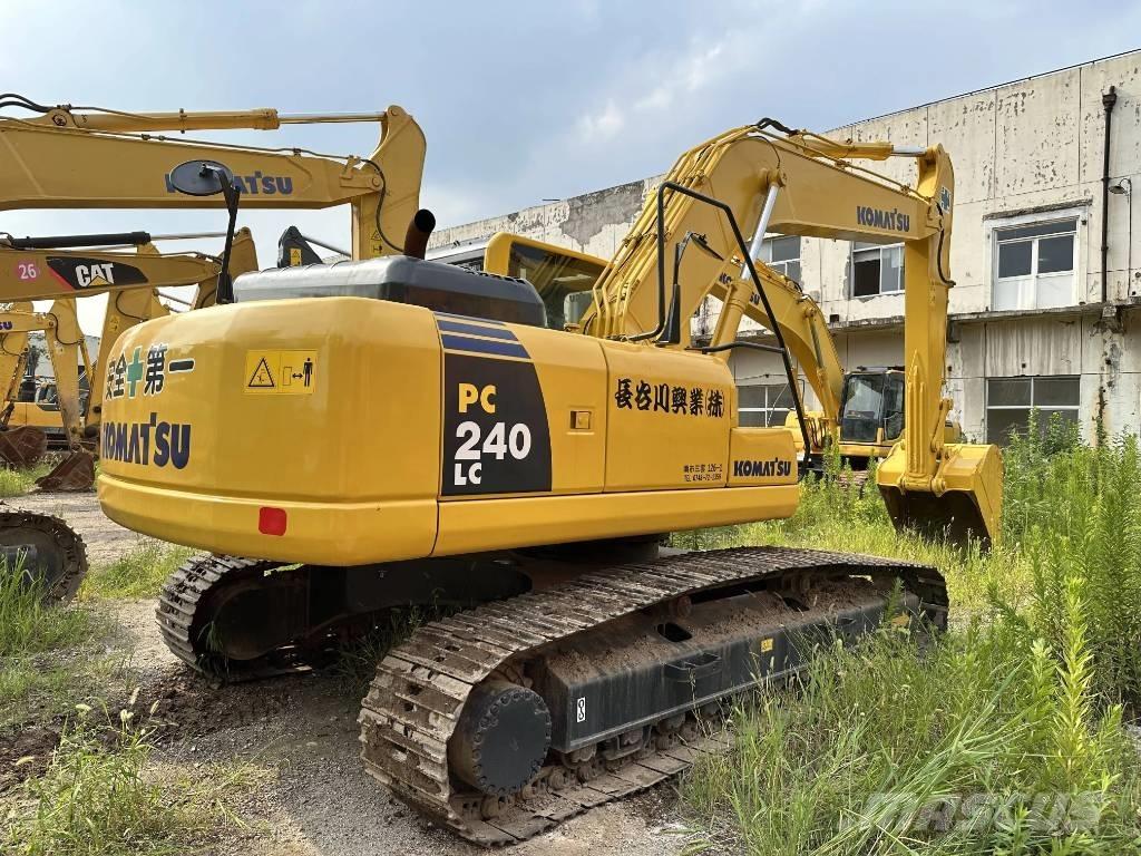 Komatsu PC240-8 Escavatori cingolati