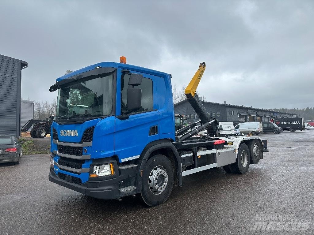 Scania P 360 Camion con gancio di sollevamento