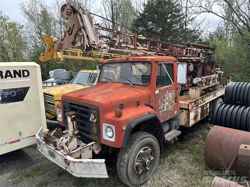 Navistar 1854 Camion con sponde ribaltabili