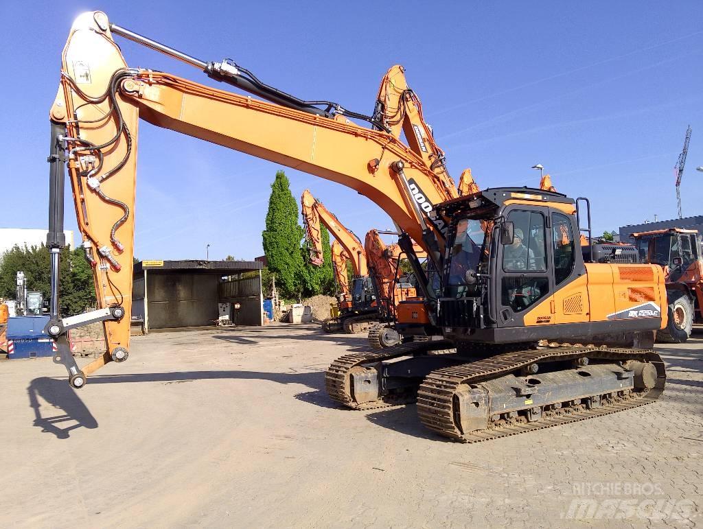 Doosan DX225LC-7 Escavatori cingolati