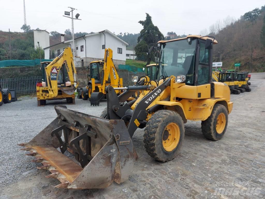 Volvo L 30 G Pale gommate