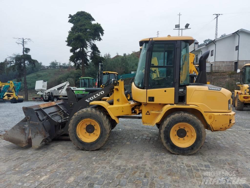 Volvo L 30 G Pale gommate