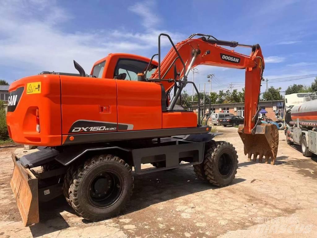 Doosan DH150W Escavatori gommati