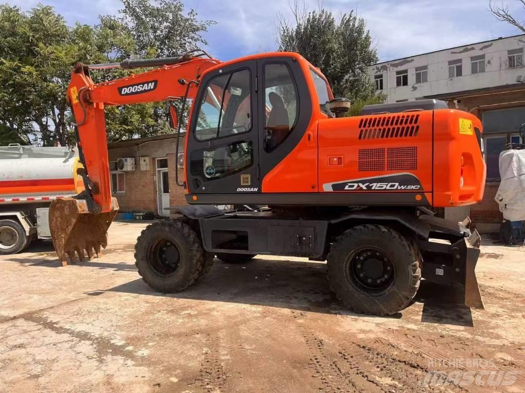 Doosan DH150W Escavatori gommati