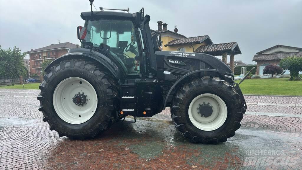 Valtra Q305 Trattori