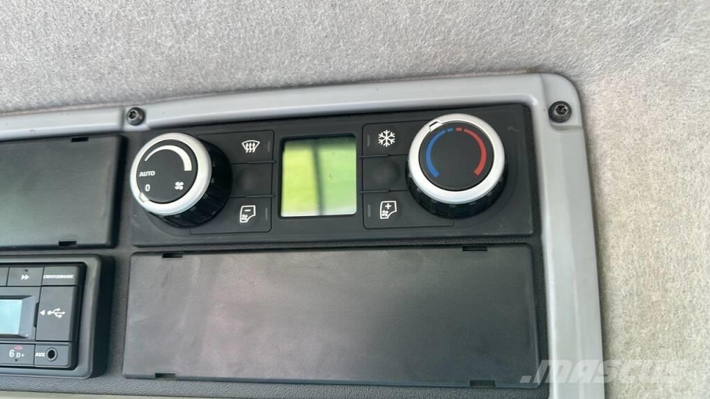 Valtra Q305 Trattori