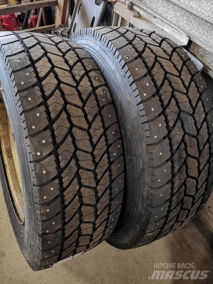  Tyres Different Pneumatici, ruote e cerchioni
